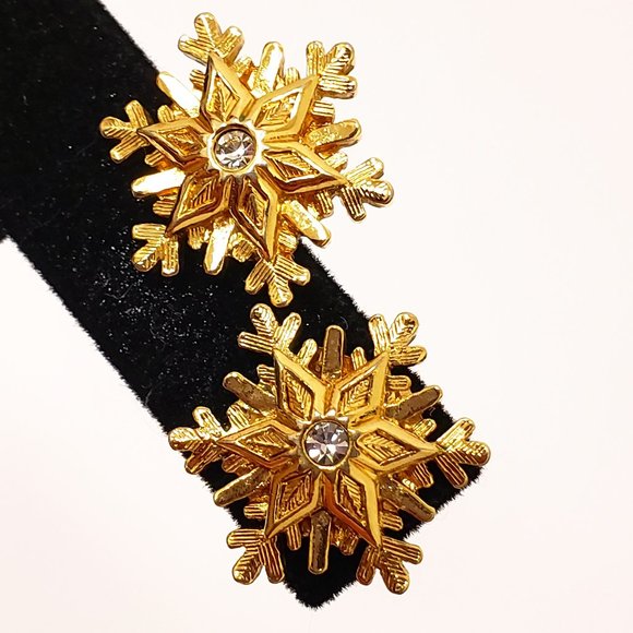 Vintage AVON 3D Gold Finished SNOWFLAKE Pierced Earrings with Rhinestone Accent - Picture 2 of 14